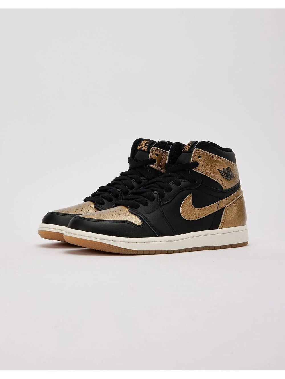 Jordan Air Jordan 1 Retro High OG ‘Black And Gold’  7